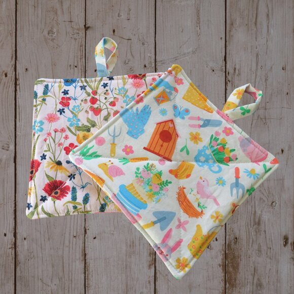 Handmade Potholder, Set of 2, Reversible Garden and Floral Quilted Hot P… - Picture 1 of 7